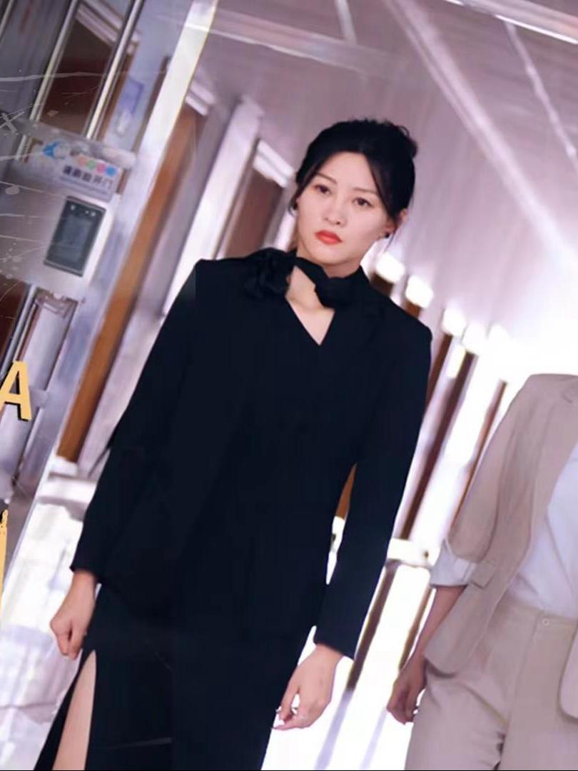Xem Phim Chị Gái Năm Mươi Xinh Đẹp và Ngầu Vietsub HD Online - Rophim